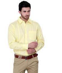 sarı gömleğin altına hangi renk pantolon giyilir